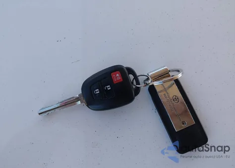 2018 Toyota Rav4 Le z USA, uszkodzony, nr VIN JTMZFREV0JJ731506